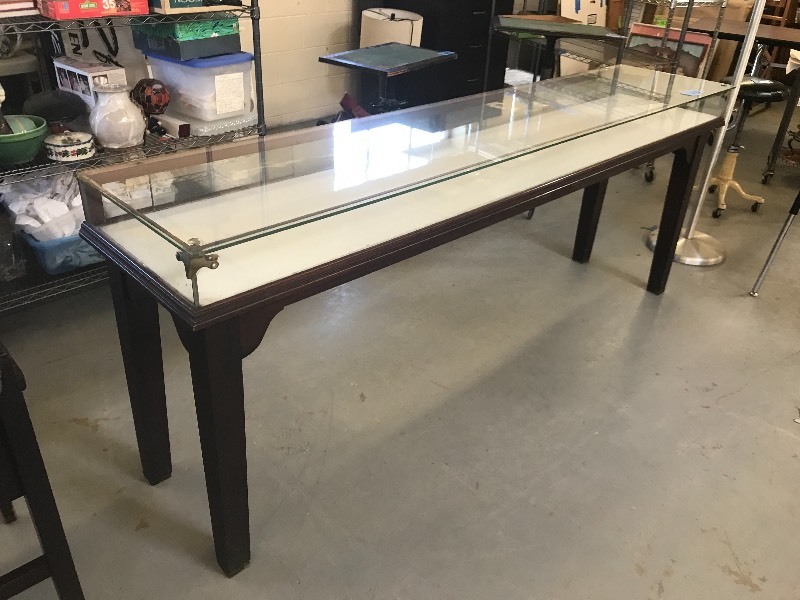 lot 203 image: OPTICAL RETAIL DISPLAY CASE