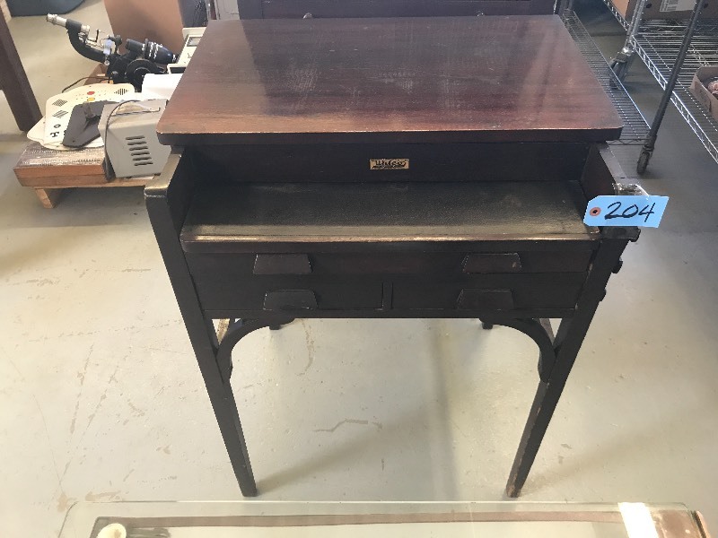 lot 204 image: UHLCO EYEGLASS TEST TABLE