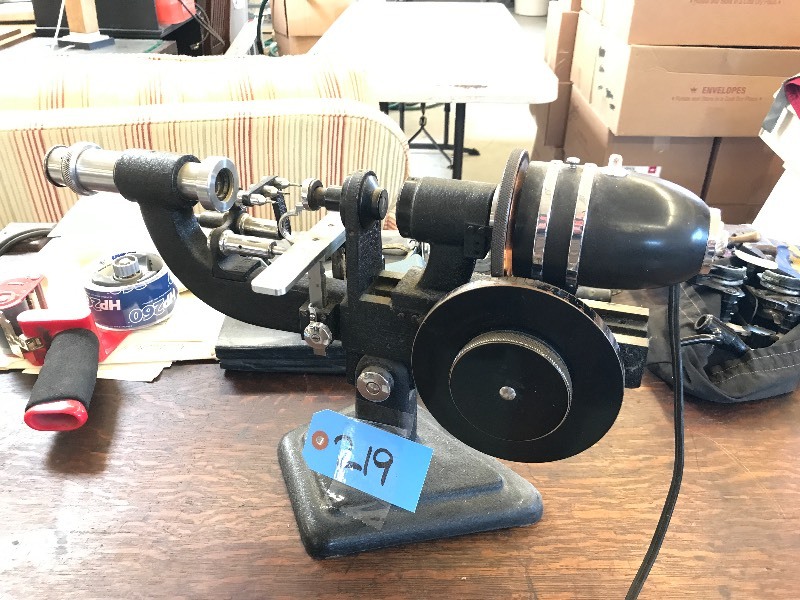 lot 219 image: AMERICAN OPTICAL CO. LENSOMETER