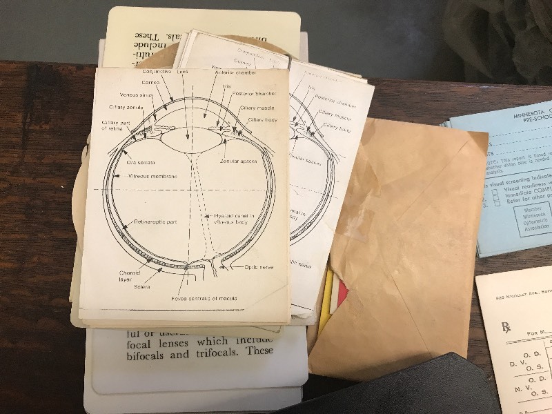 lot 220 image: LOT OF OPTOMETRY DOCUMENTATION AND TEST CHARTS