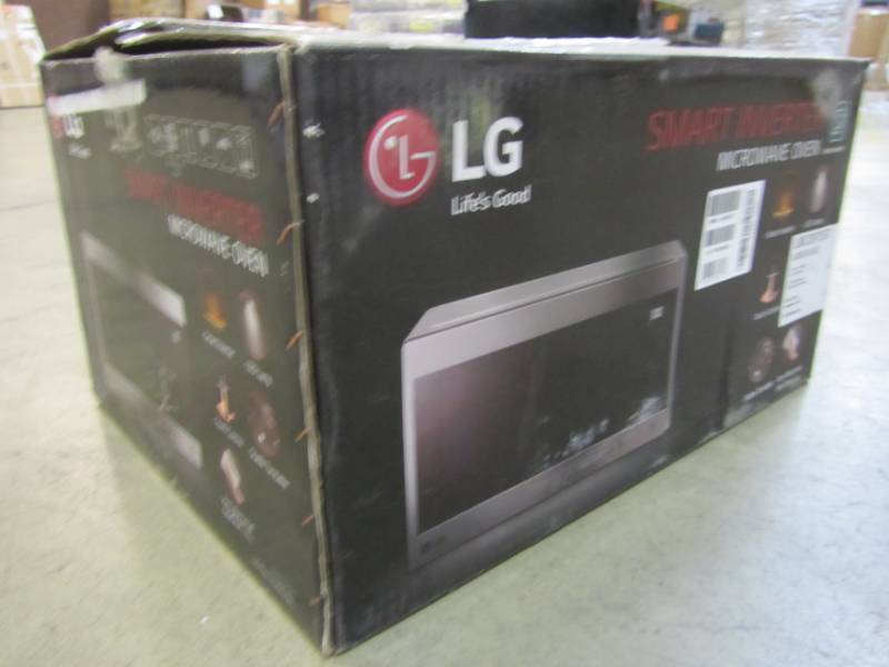 lot 39 image: LG 0.9 CU. FT. COUNTER-TOP MICROWAVE IN STAINLESS STEEL