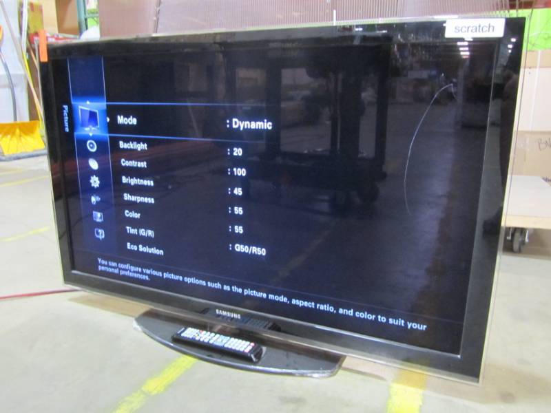 lot 3 image: SAMSUNG 46 LCD TV WITH REMOTE