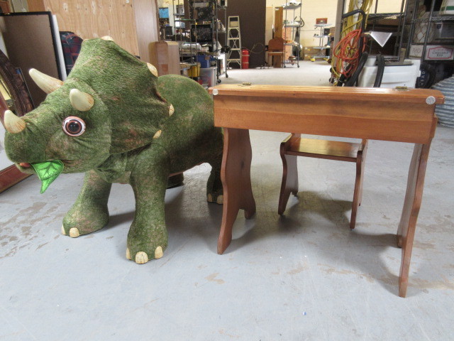 PLAYSKOOL KOTA THE TRICERATOPS AND DESK