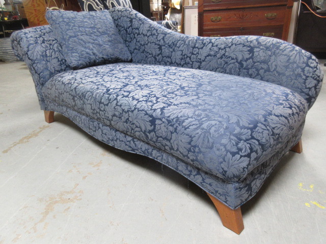 CHAISE LOUNGE CHAIR