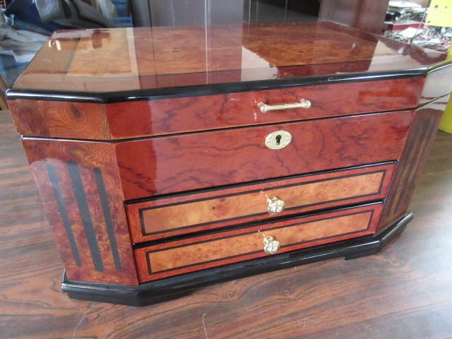 JEWELRY BOX