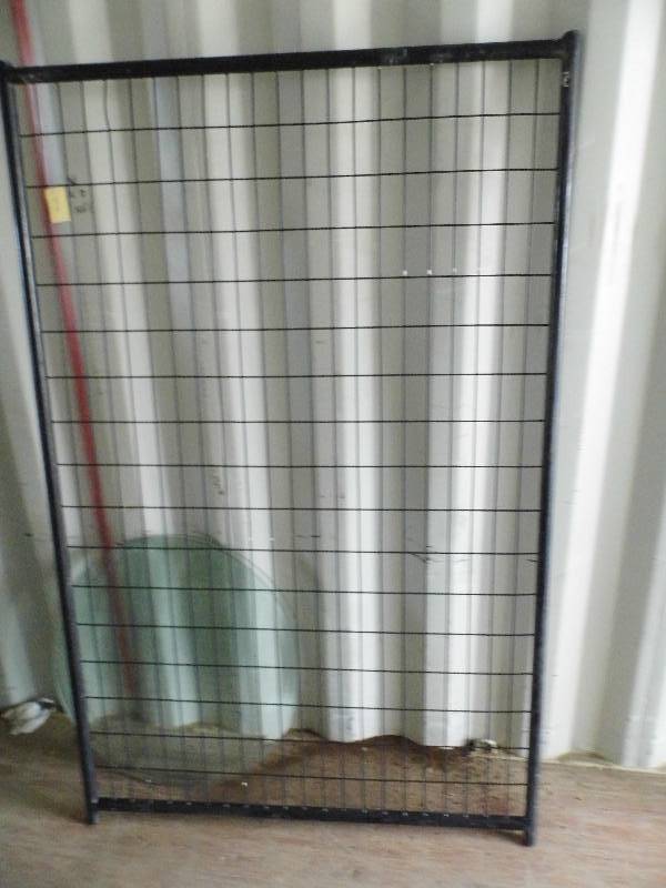 lot 7 image: Kennel Panels