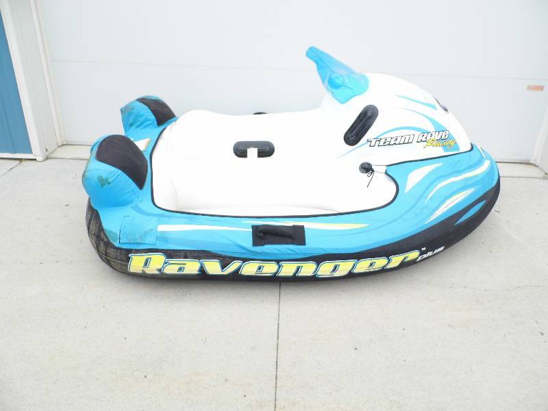 lot 15 image: Ravenger Tow Behind Water Toy