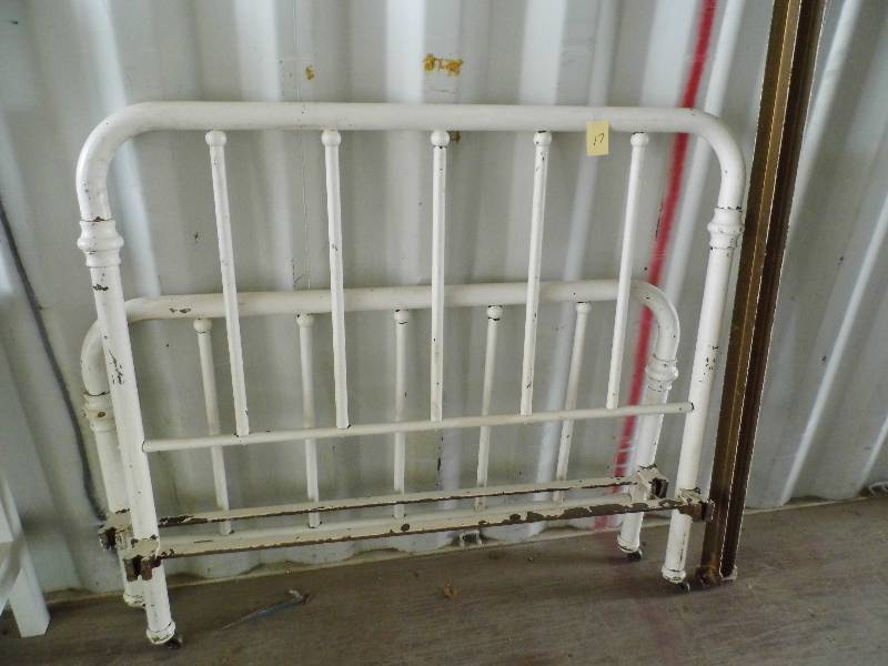 lot 17 image: Antique Bed Frame