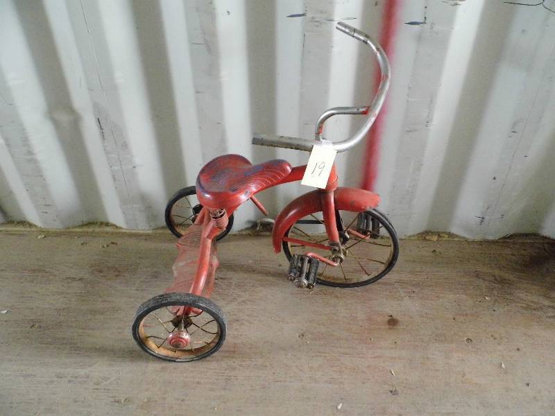 lot 19 image: Antique Trike