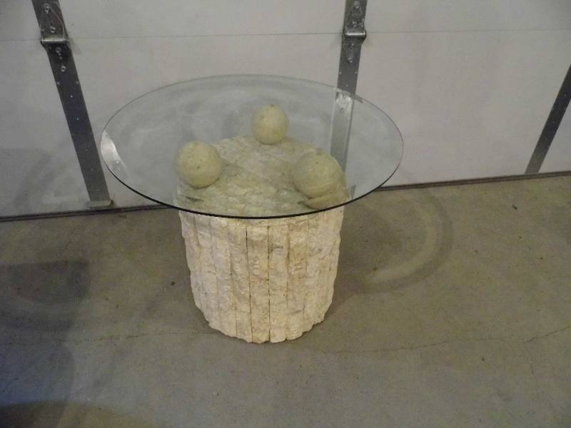 lot 32 image: End Table