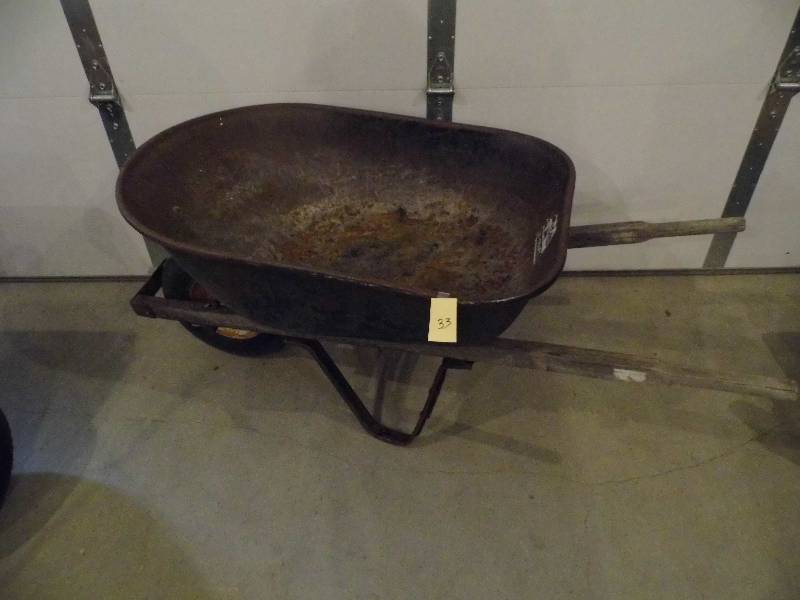 lot 33 image: Wheelbarrow