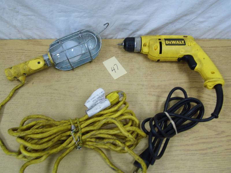 lot 47 image: DeWalt Drill - Trouble Light