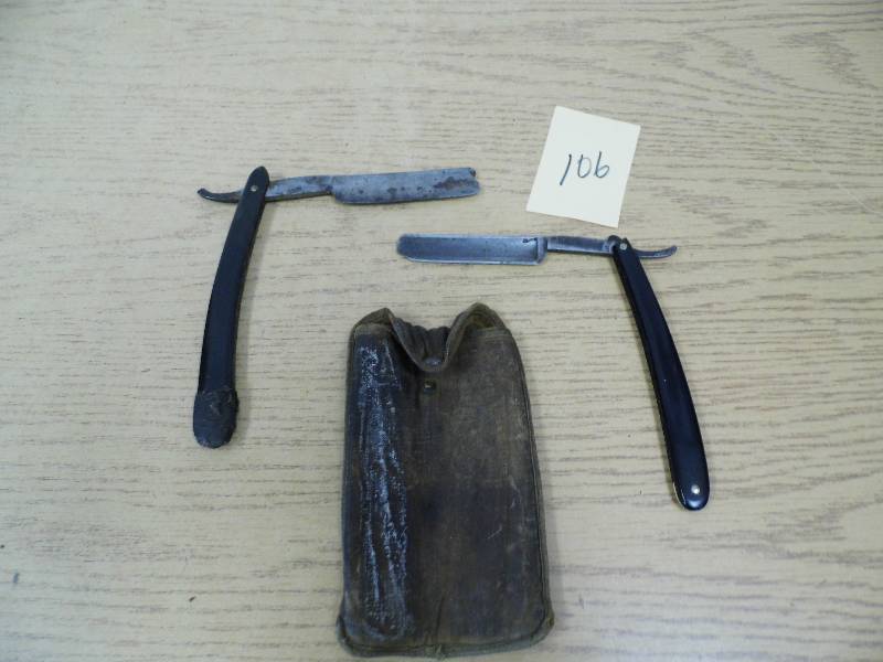 2 Razors w Pouch