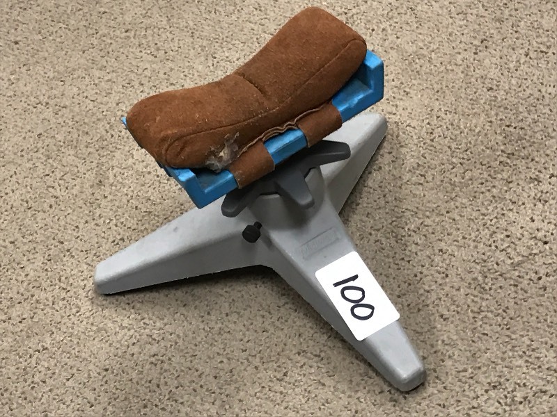 lot 100 image: Adjustable Bench Top Shooting Rest ...