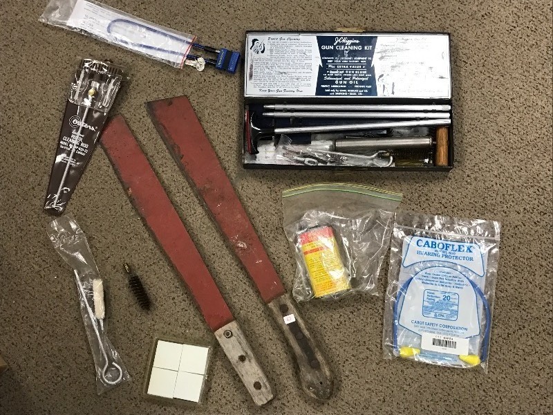 lot 108 image: Lot Of (2) Machettes & Assorted Gun...