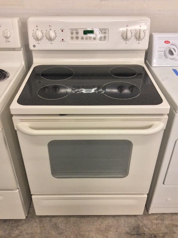 lot 1 image: GE Electric Bisque Stove