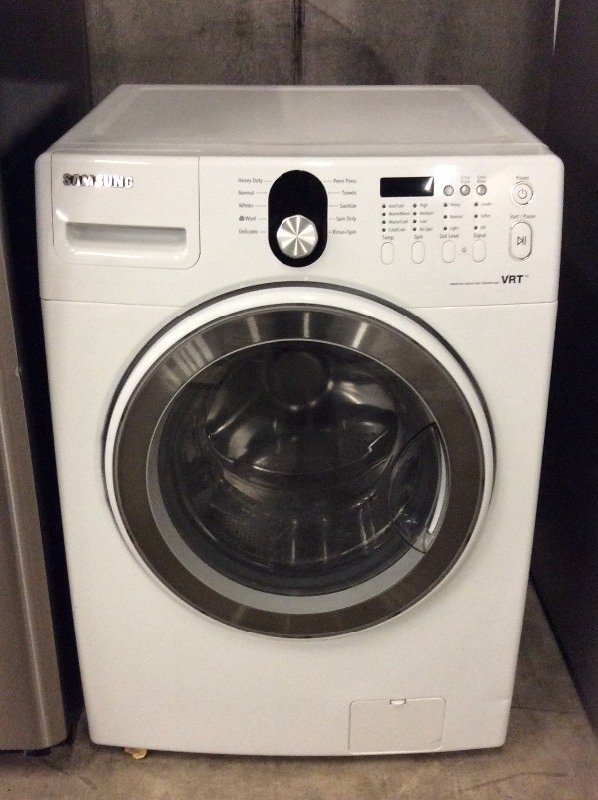 lot 17 image: Samsung White Front Load Washer