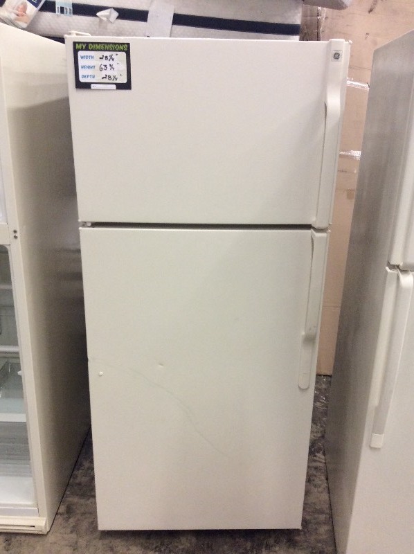 lot 24 image: GE Bisque Top Freezer Fridge