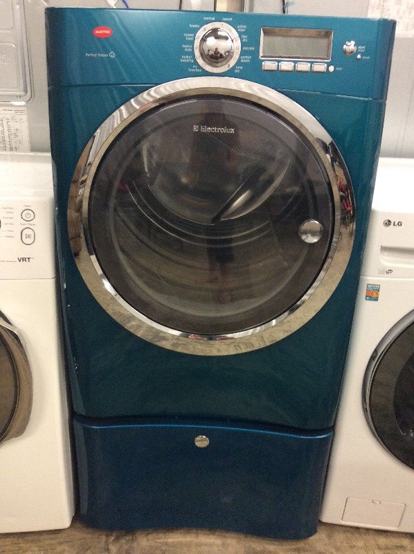 lot 32 image: Electrolux Front Load Electric Dryer