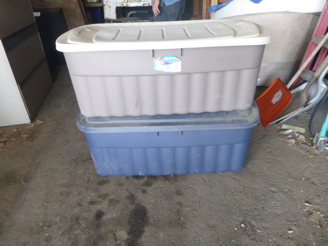 2 Large Rubbermaid Totes