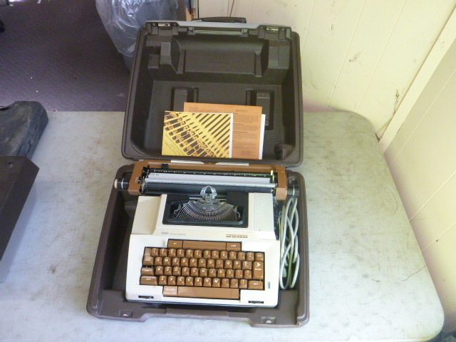 Coronamatic 2200 Typewriter