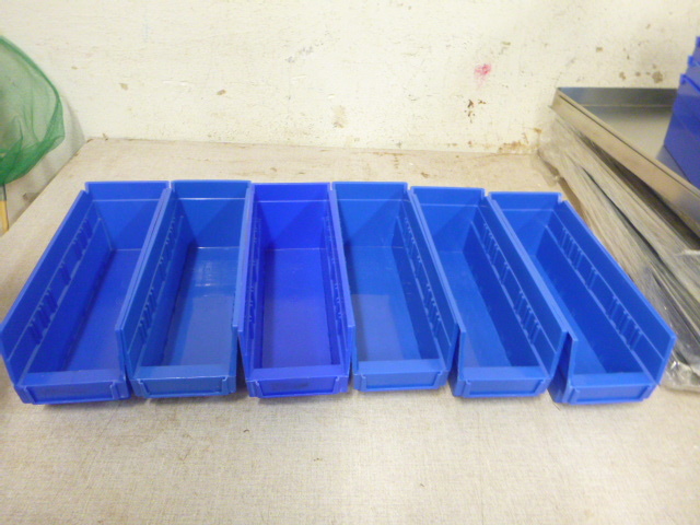6 Plastic Parts Bins