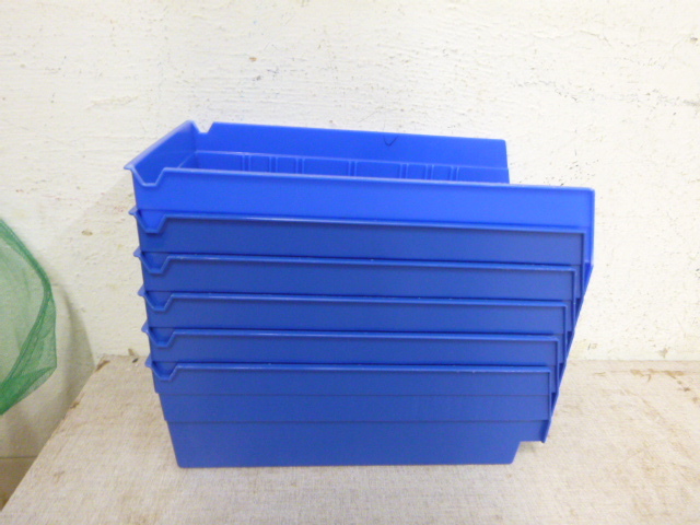 6 Plastic Parts Bins