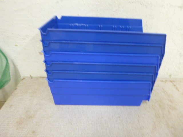 6 Plastic Parts Bins
