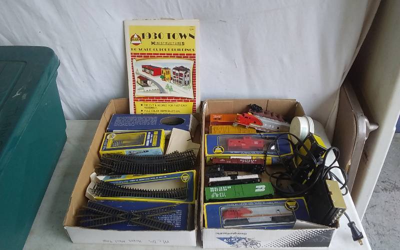 Toy Rail Road HO Scale Tracks, Trains, Transformers & Accessories