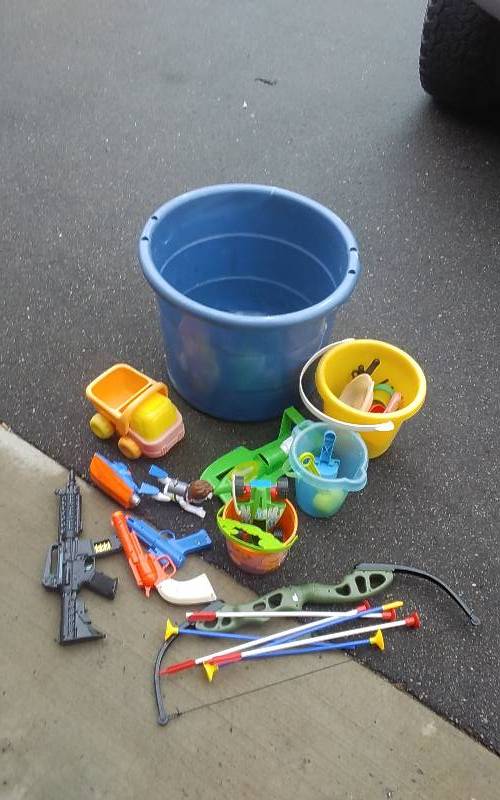 Tub Full Of Toys Bow, Guns, Sand Box, Boats