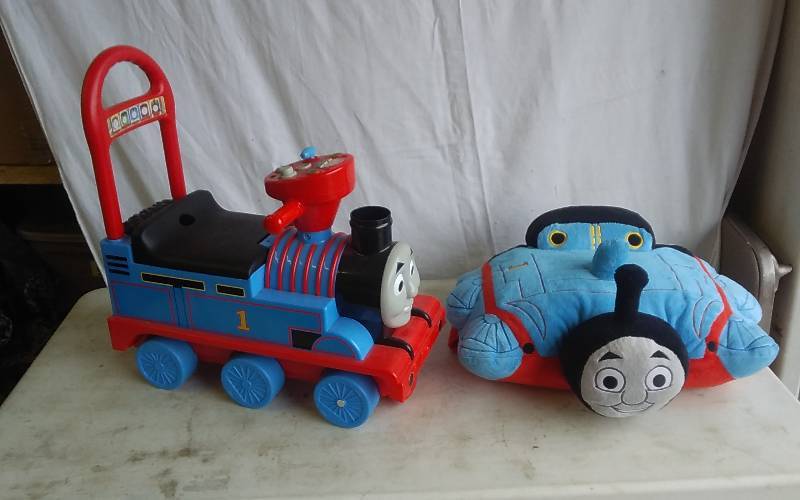 thomas the train toys ride on