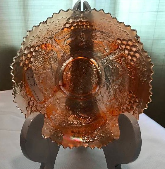 lot 153 image: Fenton, Lions, Marigold, Bowl
