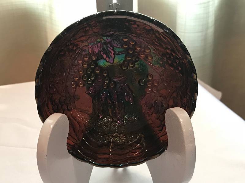 lot 154 image: Imperial, Imperial Grape, Amethyst, Small Bowl