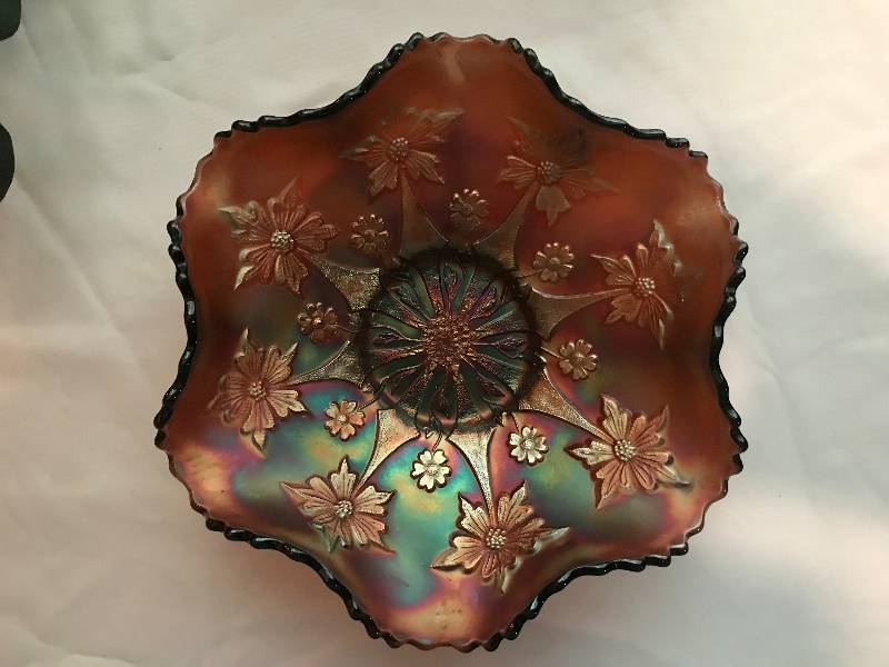 lot 171 image: Fenton, Little Flowers, Amethyst, Bowl
