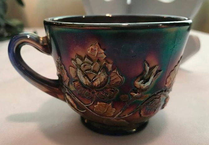 lot 189 image: Fenton wreath of roses vintage leaf blue punch cup