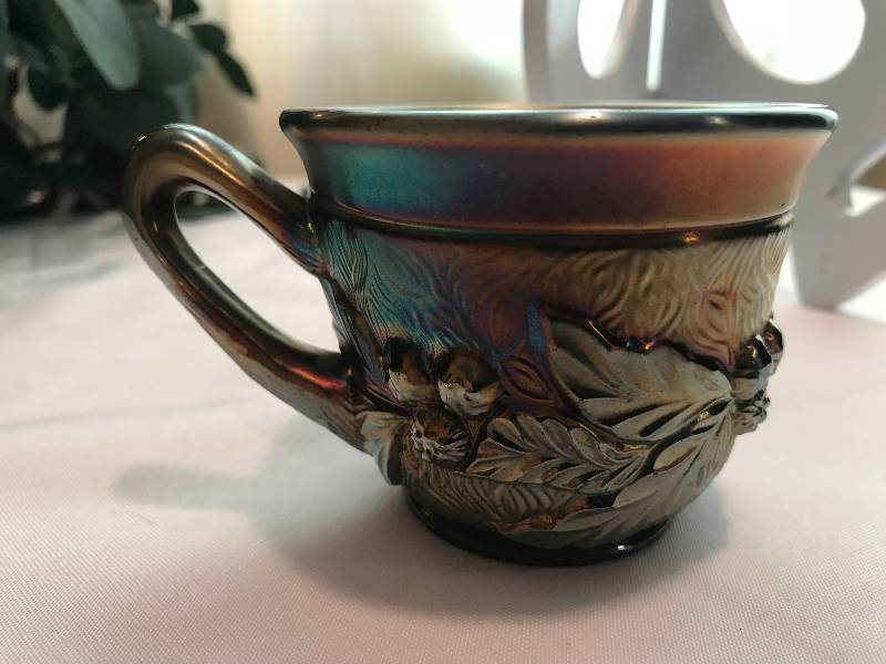lot 190 image: Northwood Acorn Burrs amethyst punch cup