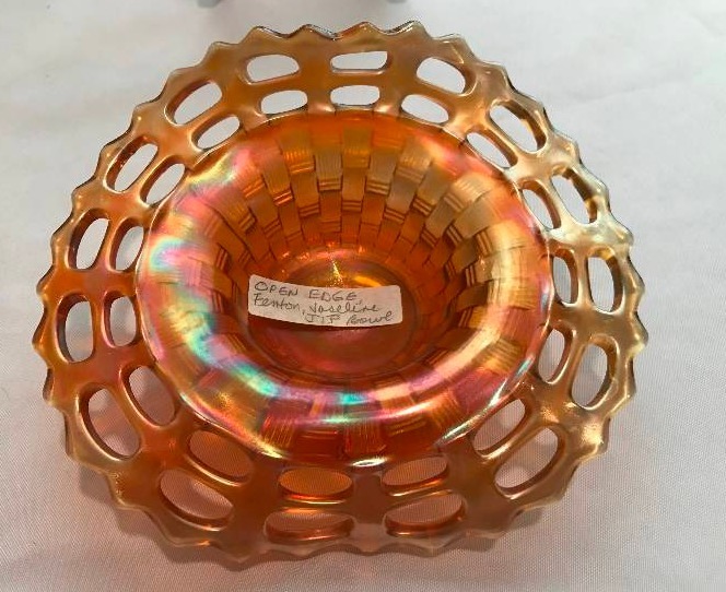 lot 194 image: Fenton open Edge Vaseline Jack in the Box Bowl