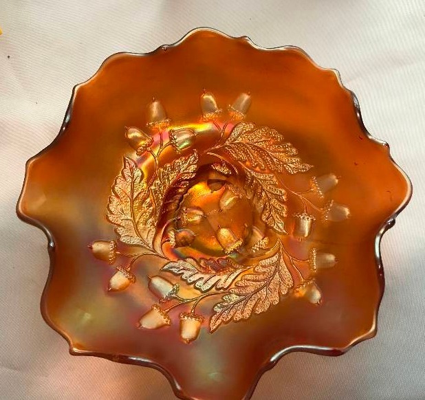 lot 195 image: Fenton Acorn Marigold bowl