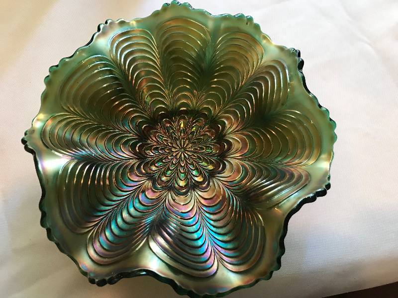 lot 198 image: Fenton peacock tail green Bowl