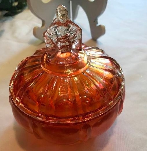 lot 199 image: My lady powder jar marigold powder jar