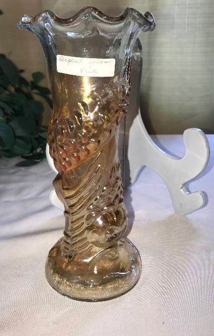 lot 218 image: Jain Glass Works of India serpent vase marigold