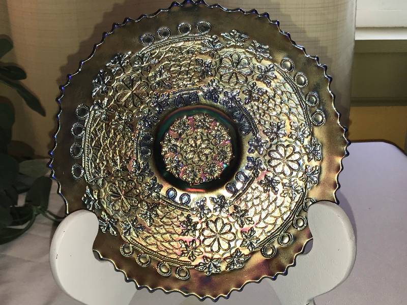 lot 221 image: Fenton Leaf chain Blue Plate