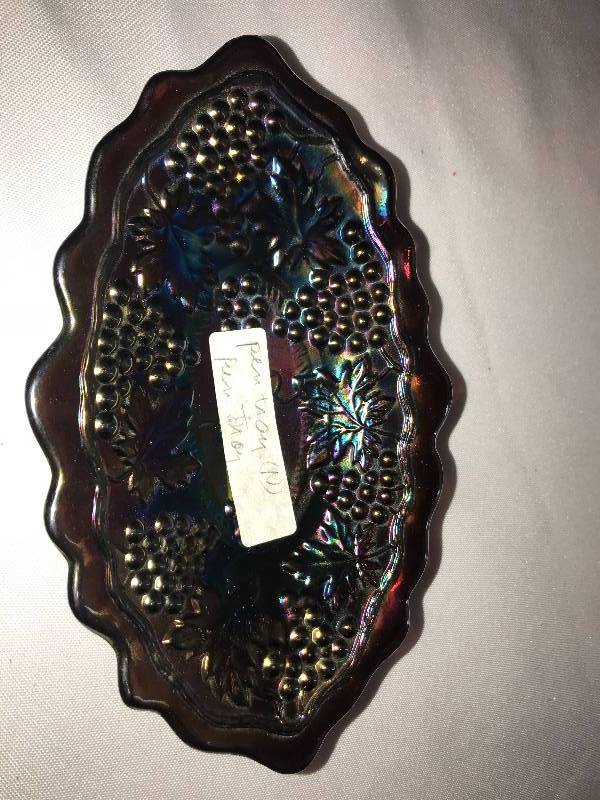 lot 225 image: Northwood 1910 grape and cable amethyst pin Tray