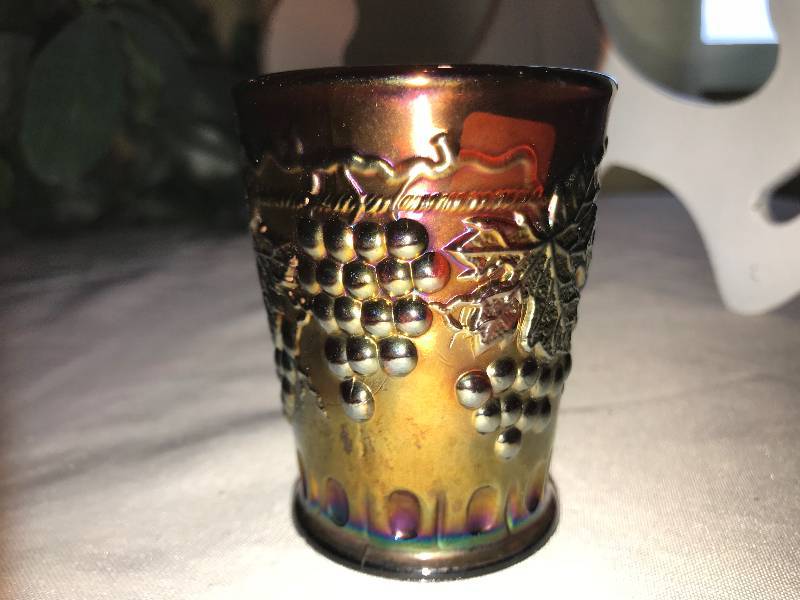 lot 227 image: Northwood grape and cable amethyst shot glass