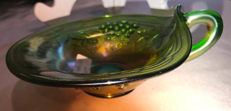 lot 228 image: Northwood 1910 grape and Cable Green pin dish
