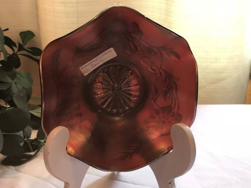 lot 242 image: Northwood Northwoods Popply amethyst small bowl
