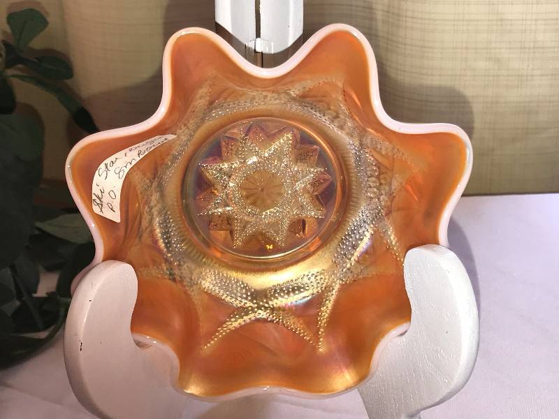 lot 244 image: Dugan ski star Peach opalescent small bowl