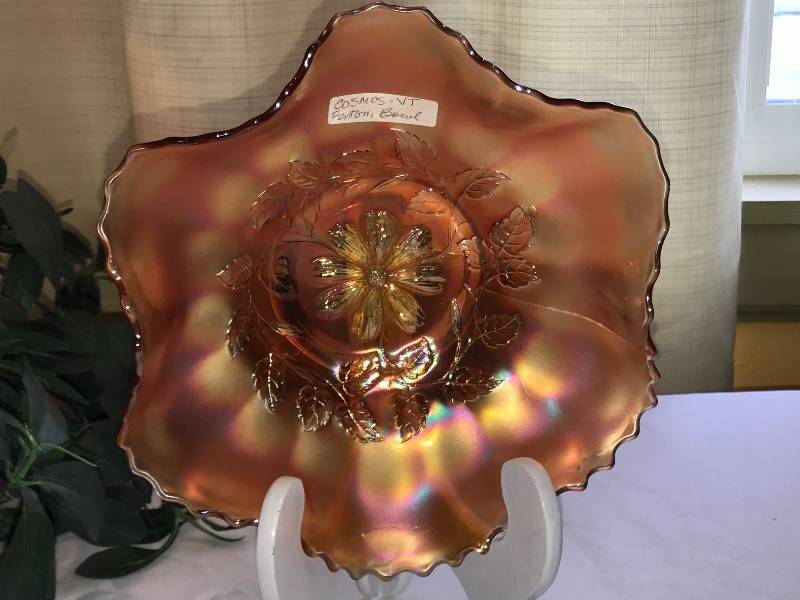 lot 246 image: Fenton Cosmos Marigold Bowl