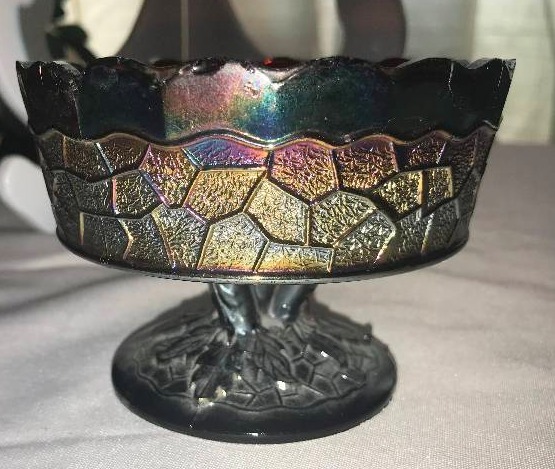 lot 254 image: Dugan Maple Leaf amethyst small-footed bowl (see pictures for details)