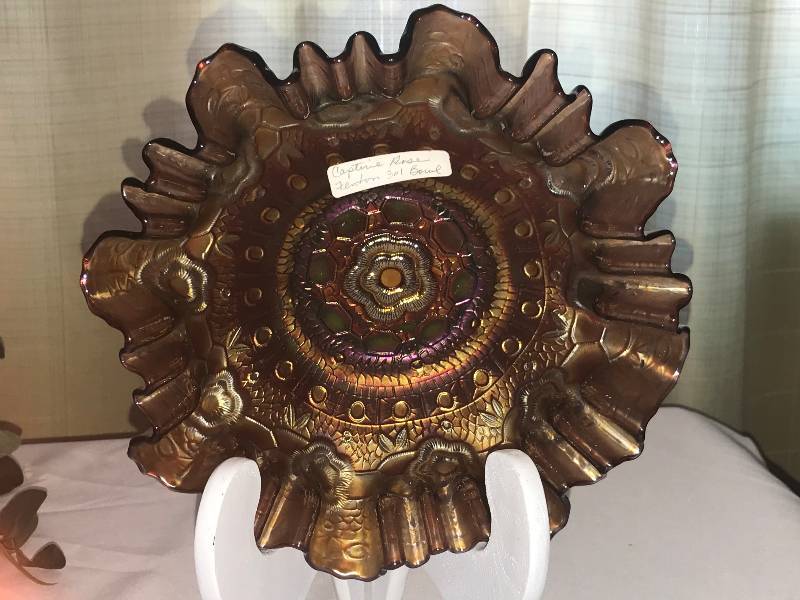 lot 276 image: Fenton captive Rose light amethyst bowl